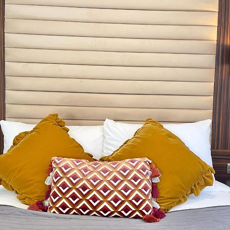 Maitrise Hotel Лондон Экстерьер фото