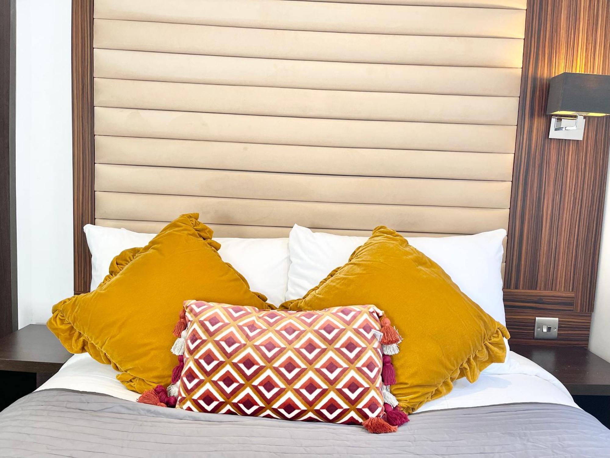Maitrise Hotel Лондон Экстерьер фото