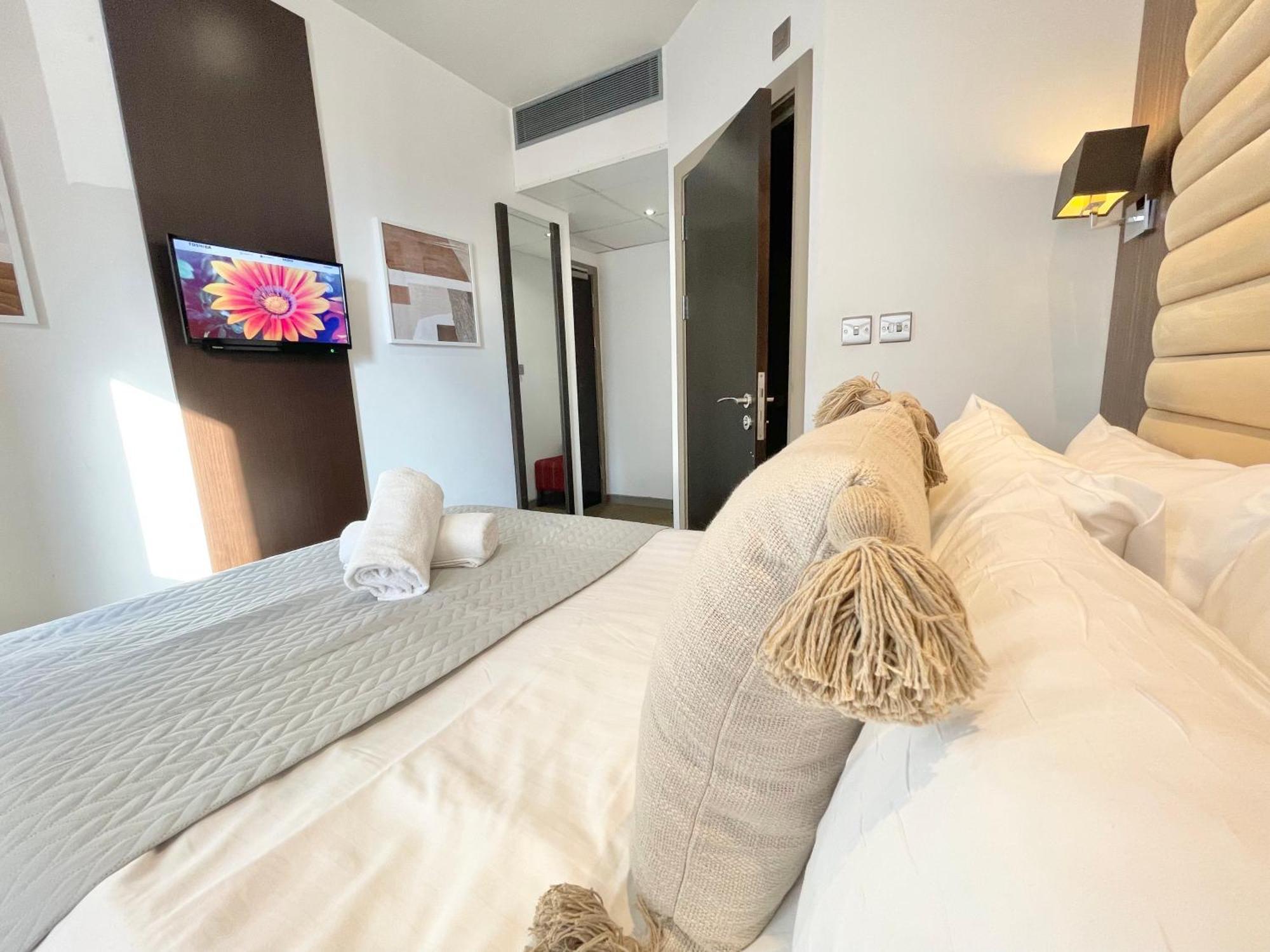 Maitrise Hotel Лондон Экстерьер фото