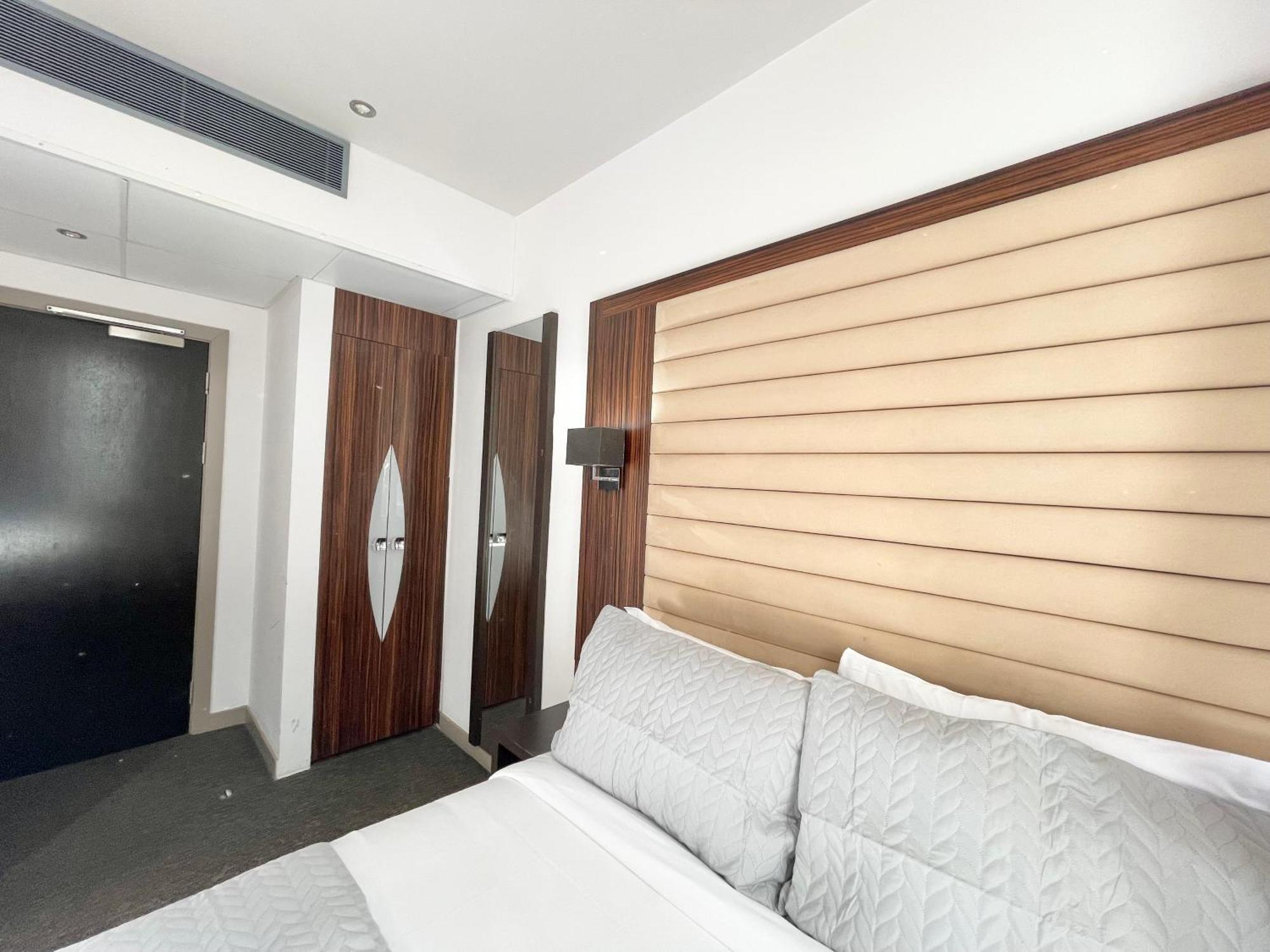 Maitrise Hotel Лондон Экстерьер фото