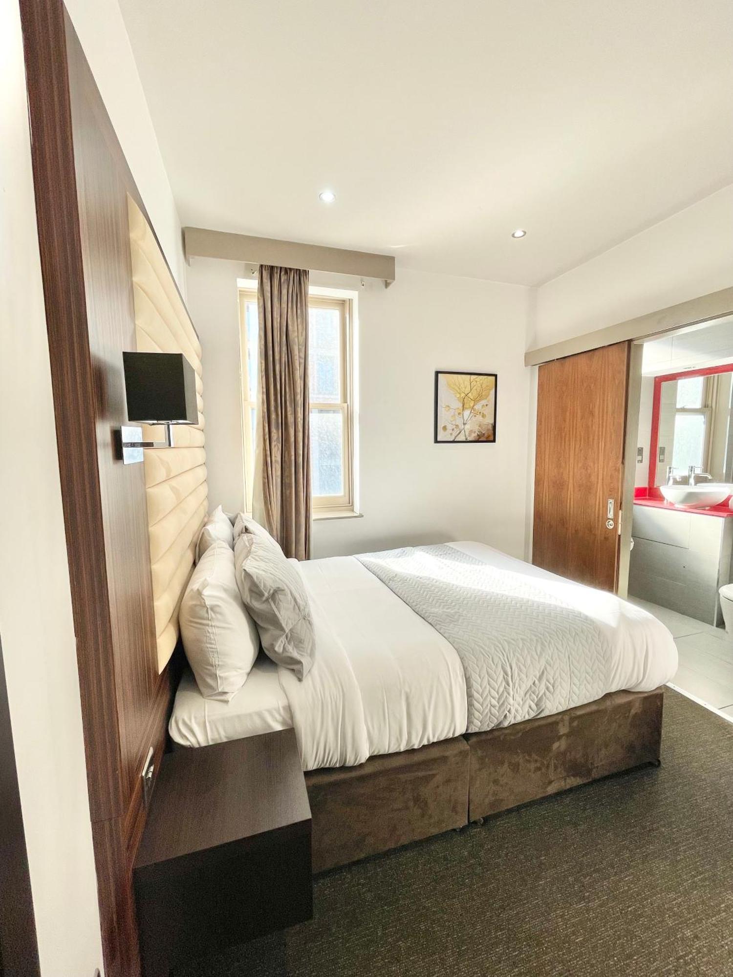 Maitrise Hotel Лондон Экстерьер фото