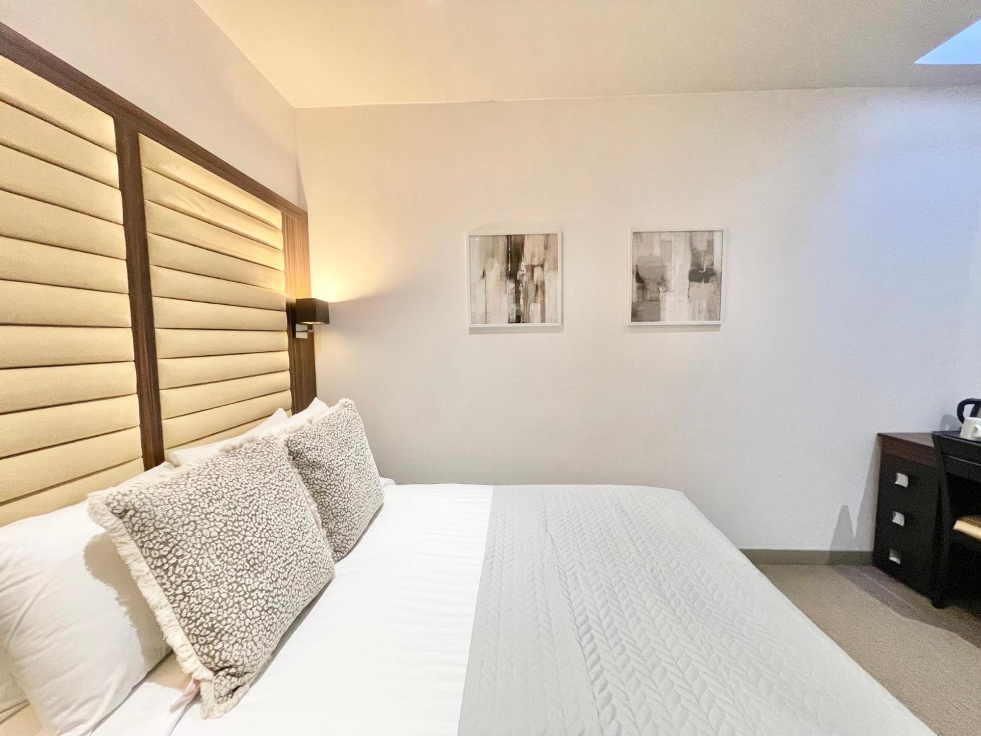 Maitrise Hotel Лондон Экстерьер фото