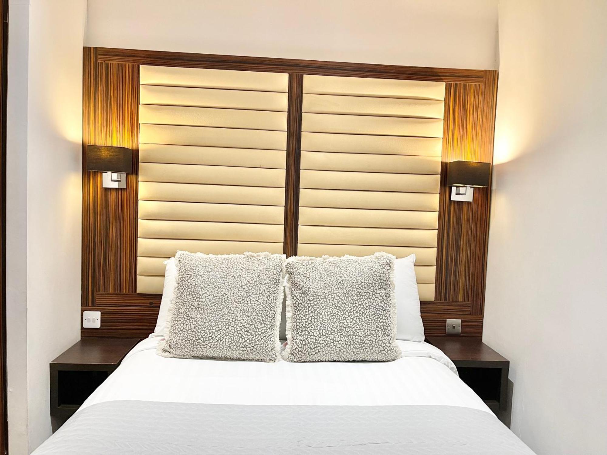 Maitrise Hotel Лондон Экстерьер фото