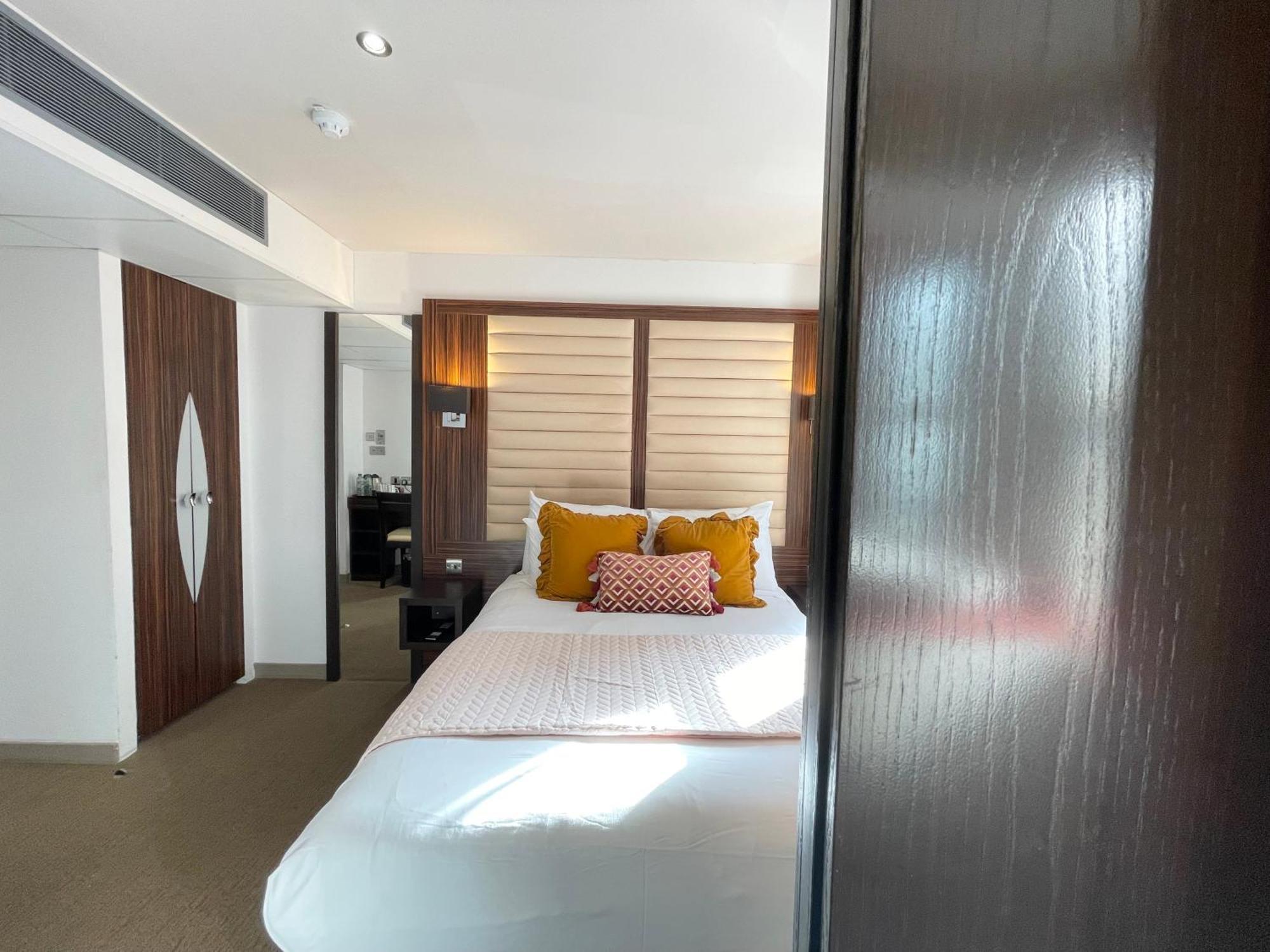 Maitrise Hotel Лондон Экстерьер фото