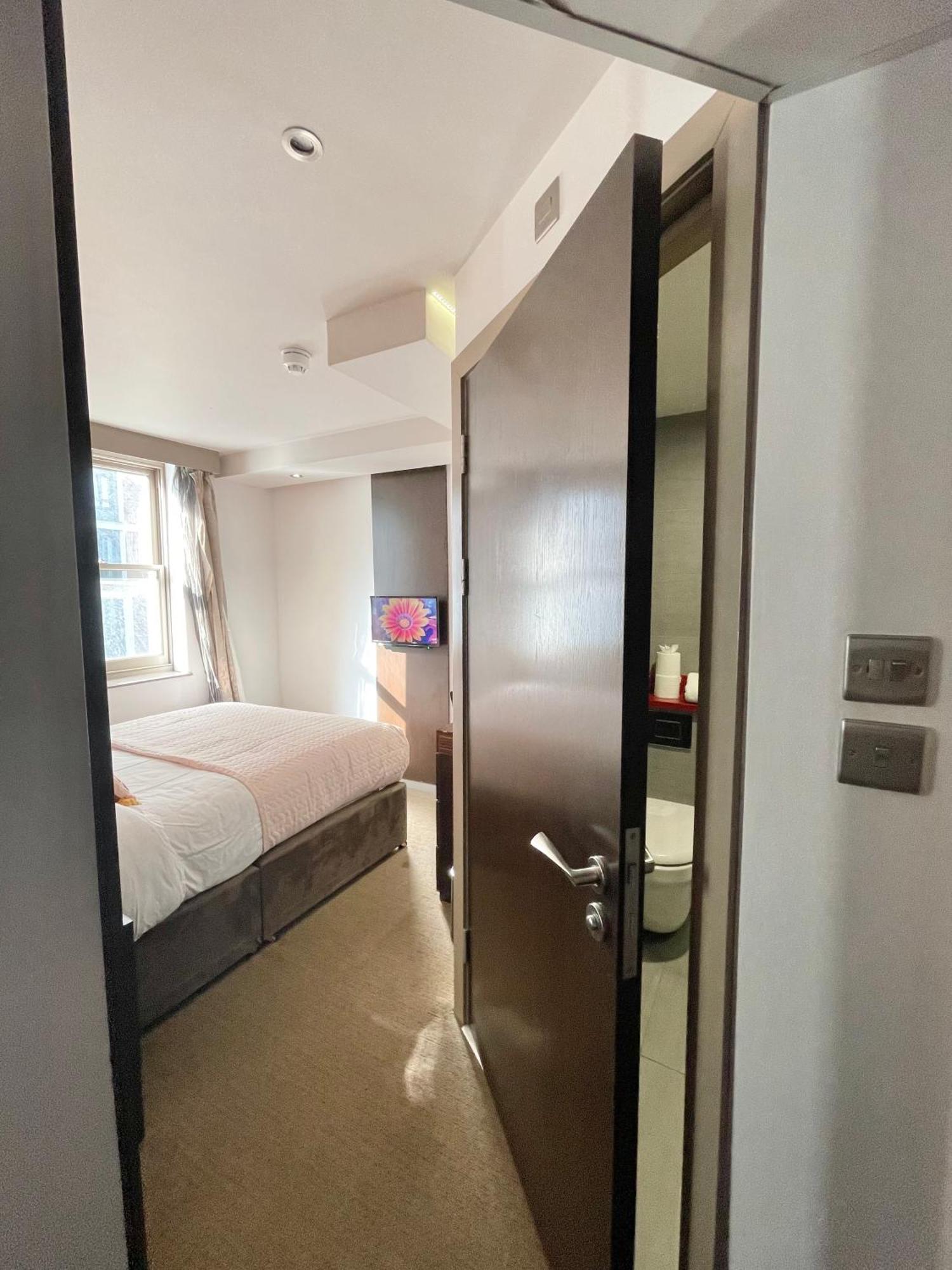 Maitrise Hotel Лондон Экстерьер фото