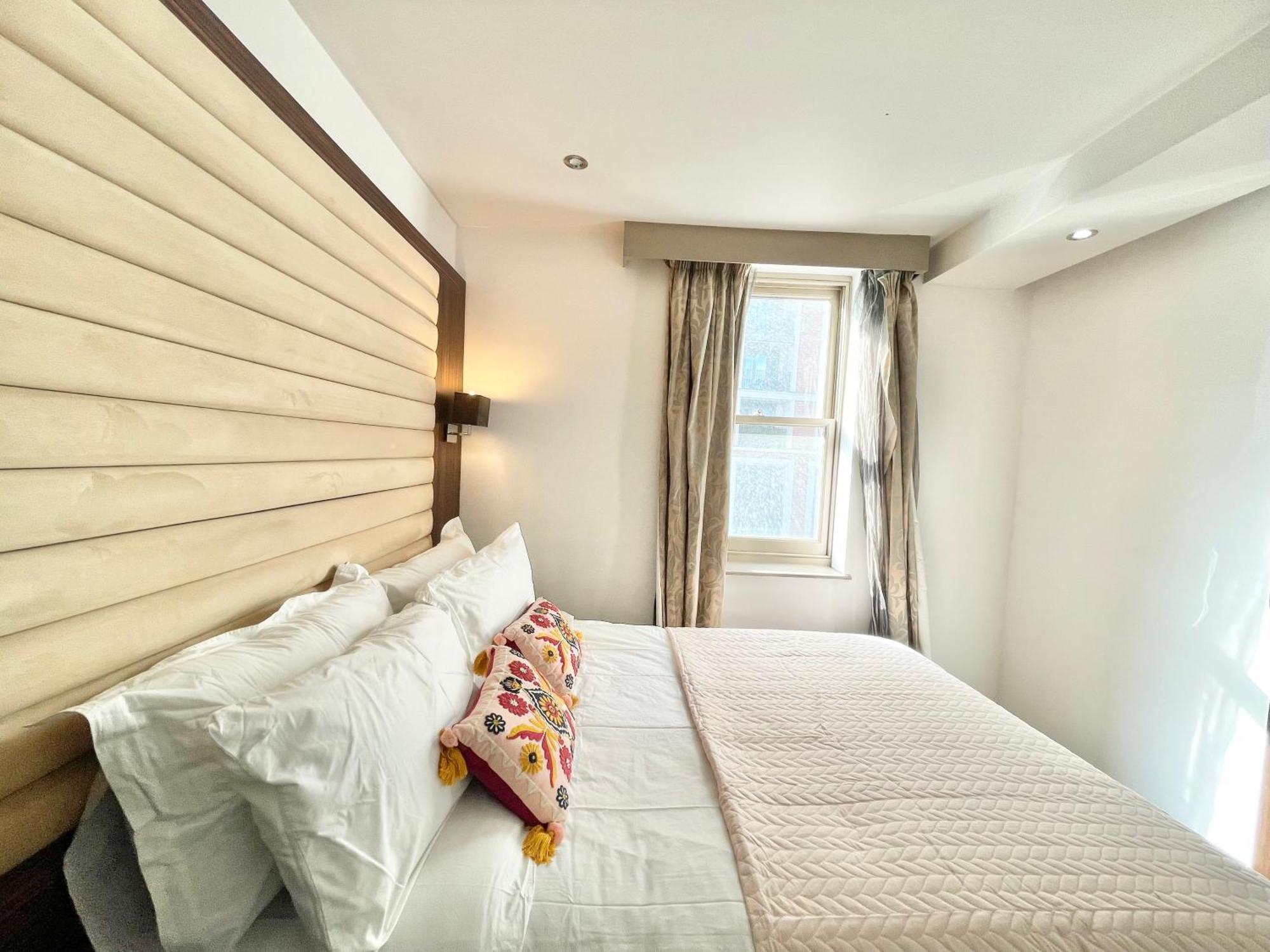 Maitrise Hotel Лондон Экстерьер фото
