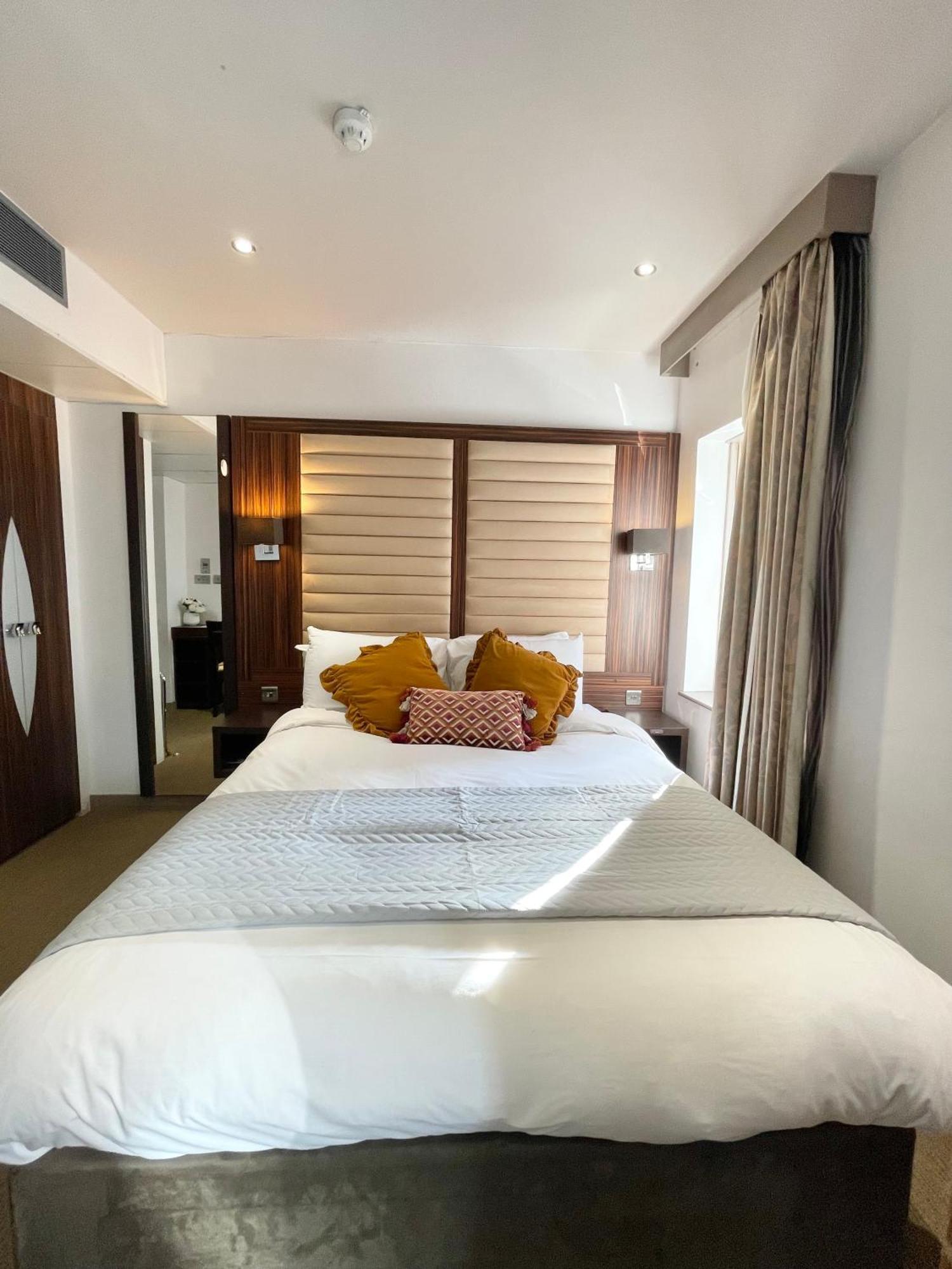 Maitrise Hotel Лондон Экстерьер фото