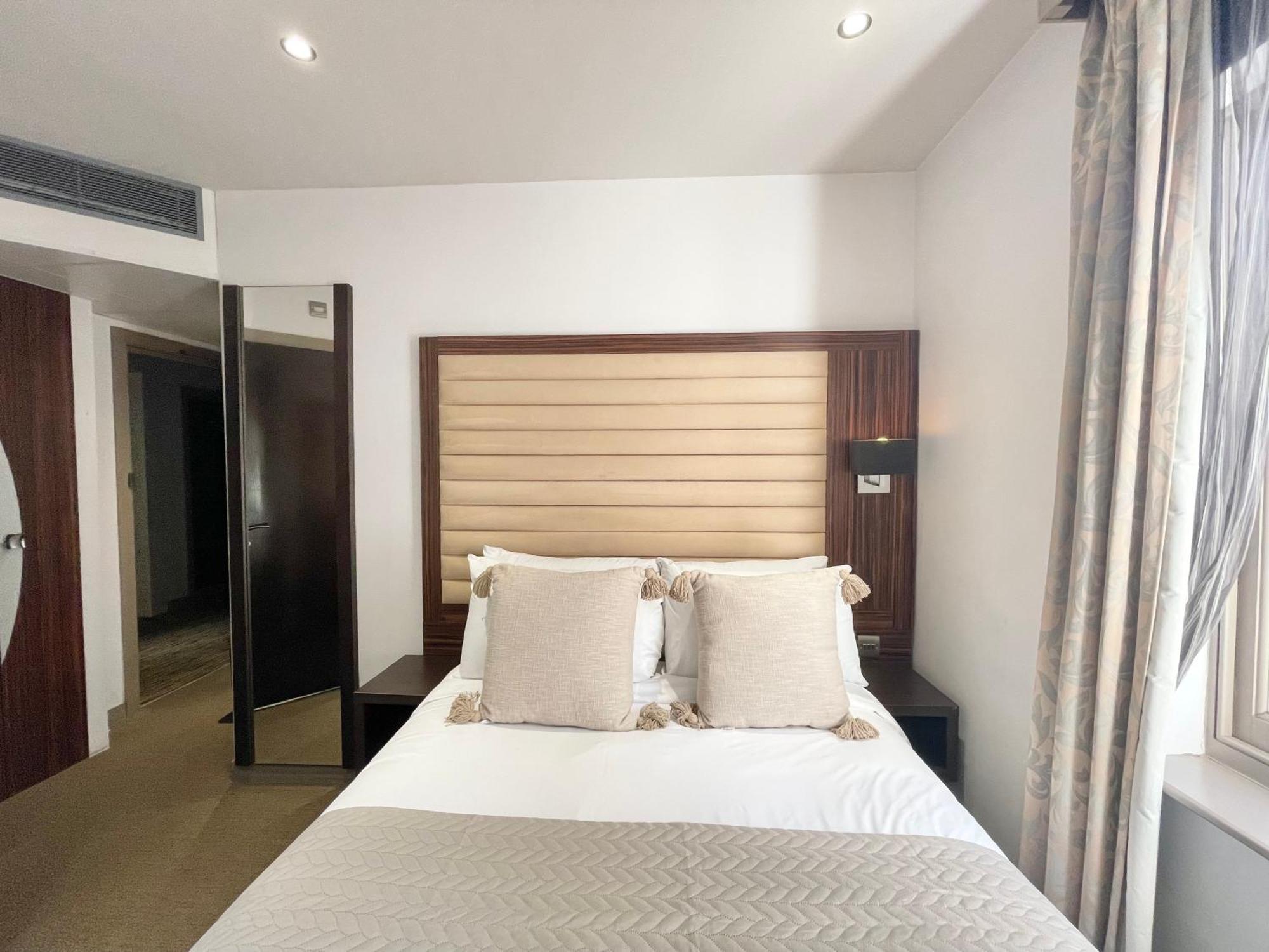 Maitrise Hotel Лондон Экстерьер фото