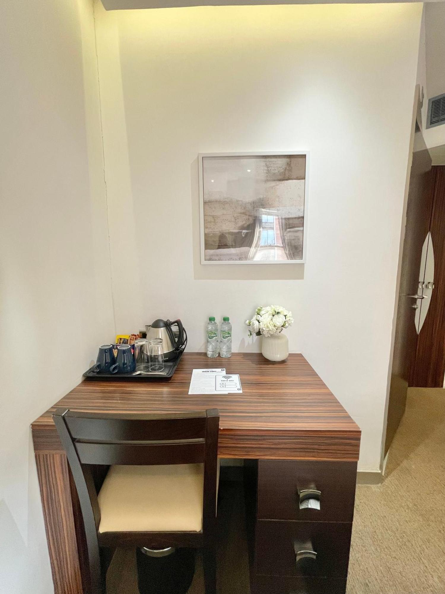 Maitrise Hotel Лондон Экстерьер фото